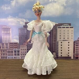 Y2K Ashton-Drake 15.5" Gene Marshall LOVELY IN LACE Doll #76523 (2000) EUC
